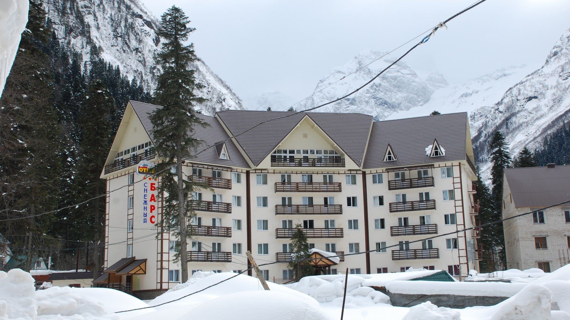 Отель «Снежный барс»